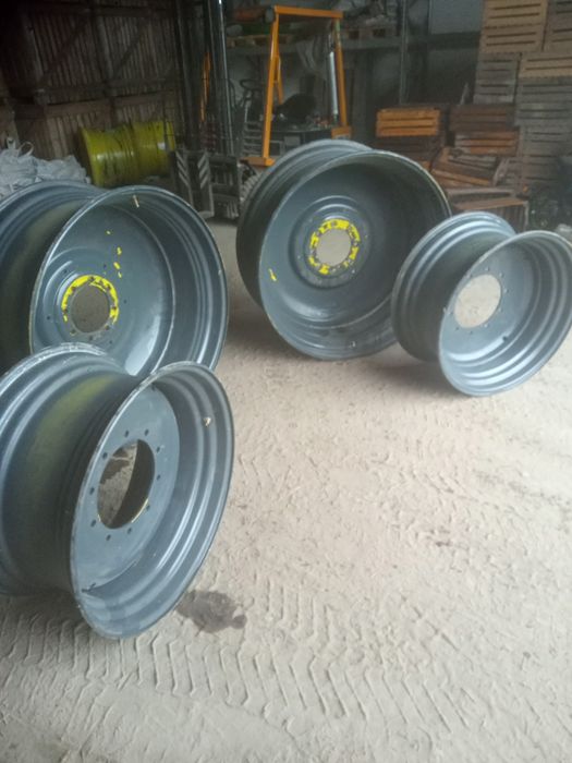 Felgi komplet DW18 R42 piasta 22cm DW15 R30 otwór 28cm  Fendt John D