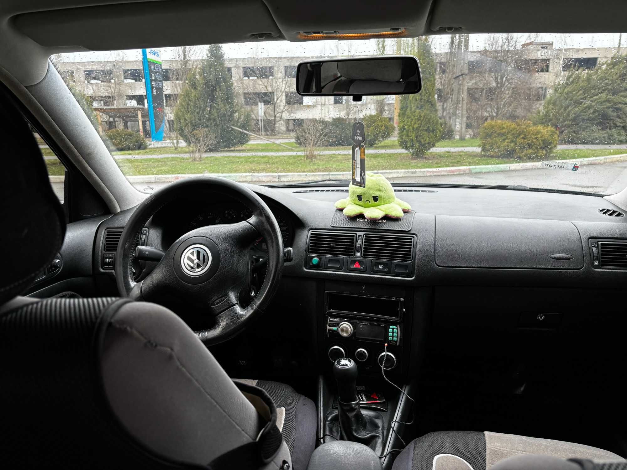 Автомобиль Volkswagen Golf IV
