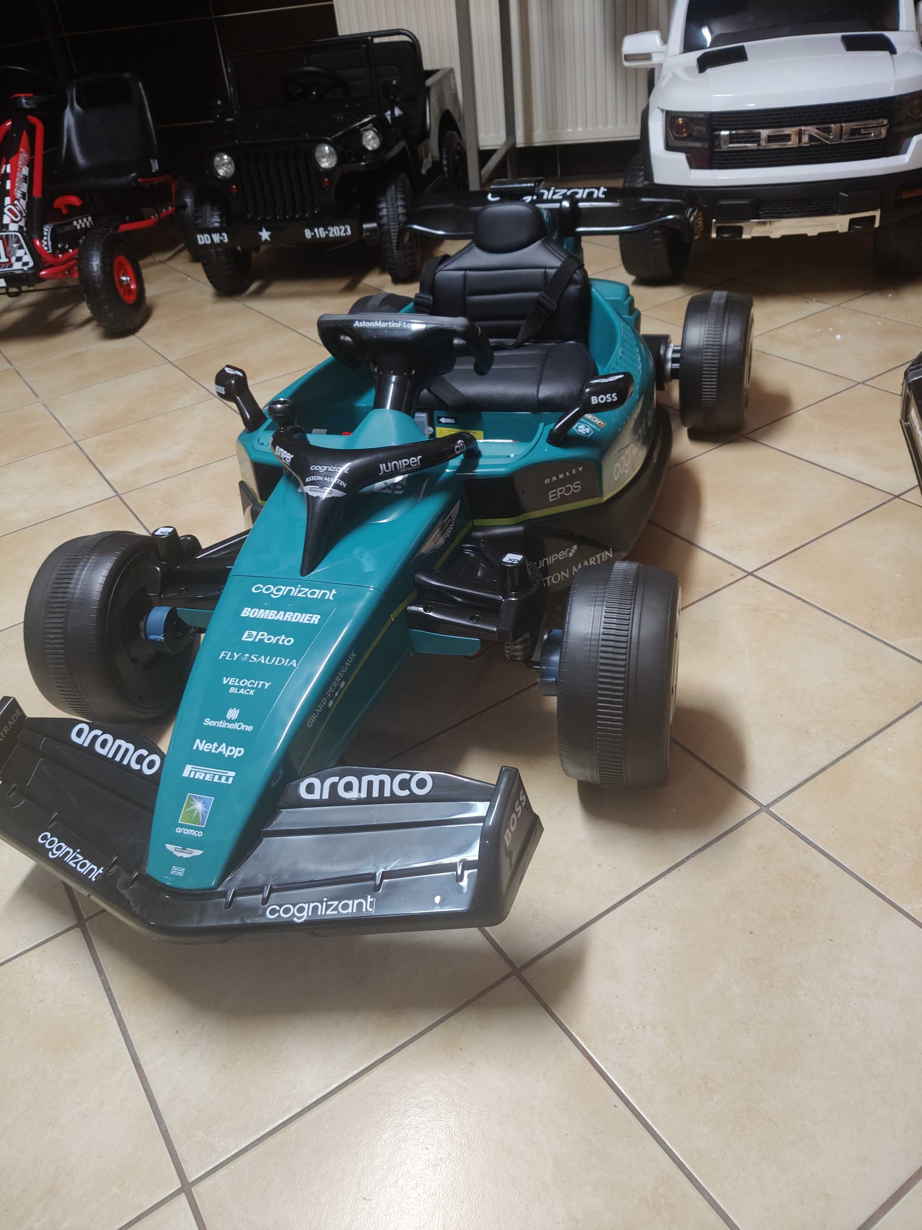 Samochód auto Formuła 1 Aston Martin  na akumulator dla dzieci