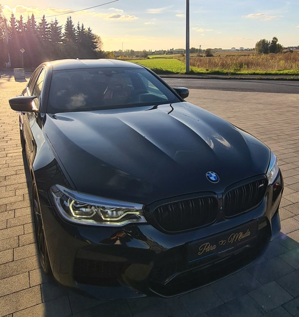 BMW Czarna M5 Bowers&Wilkins