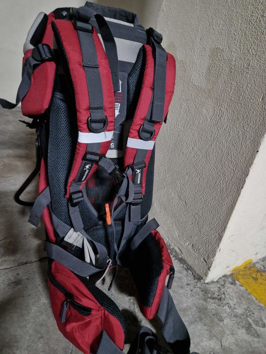 Mochila porta bebê com protetor de sol, e chuva e compartimentos
