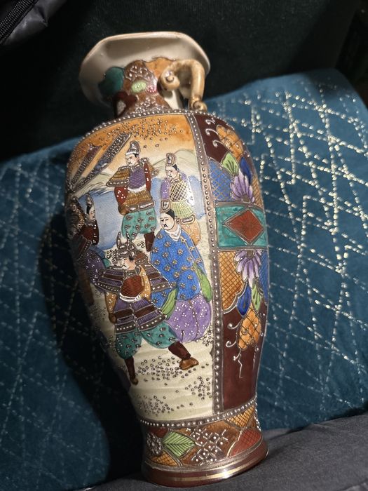 Japonski wazon bogato zdobiony typu Satsuma