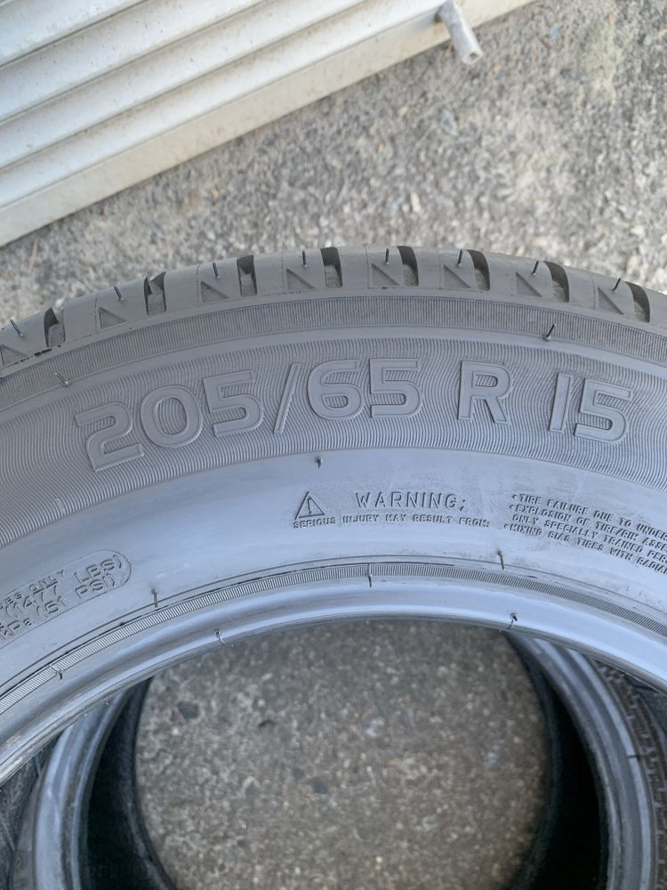 Продам пару шин Michelin 205/65/15
