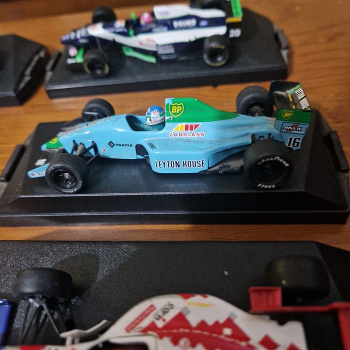 8 carros F1 antigos de coleção