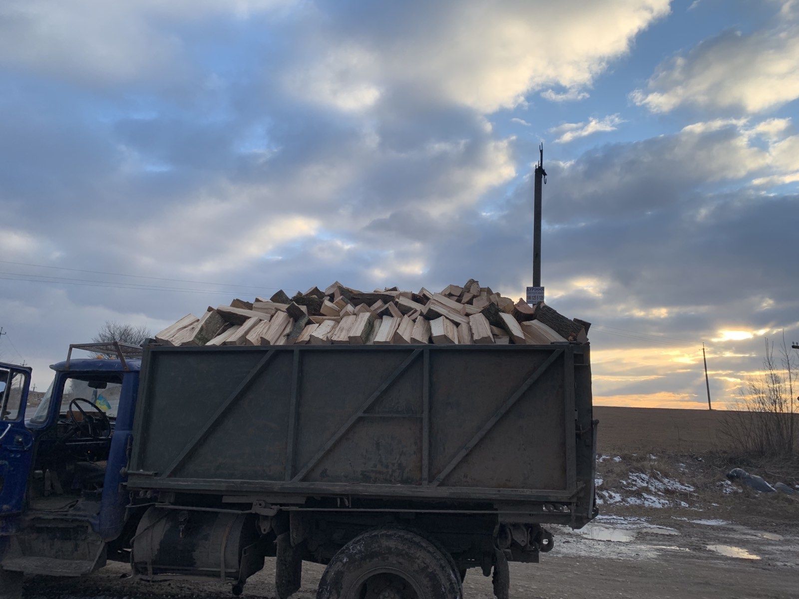 Граб ясень акація дрова рубані