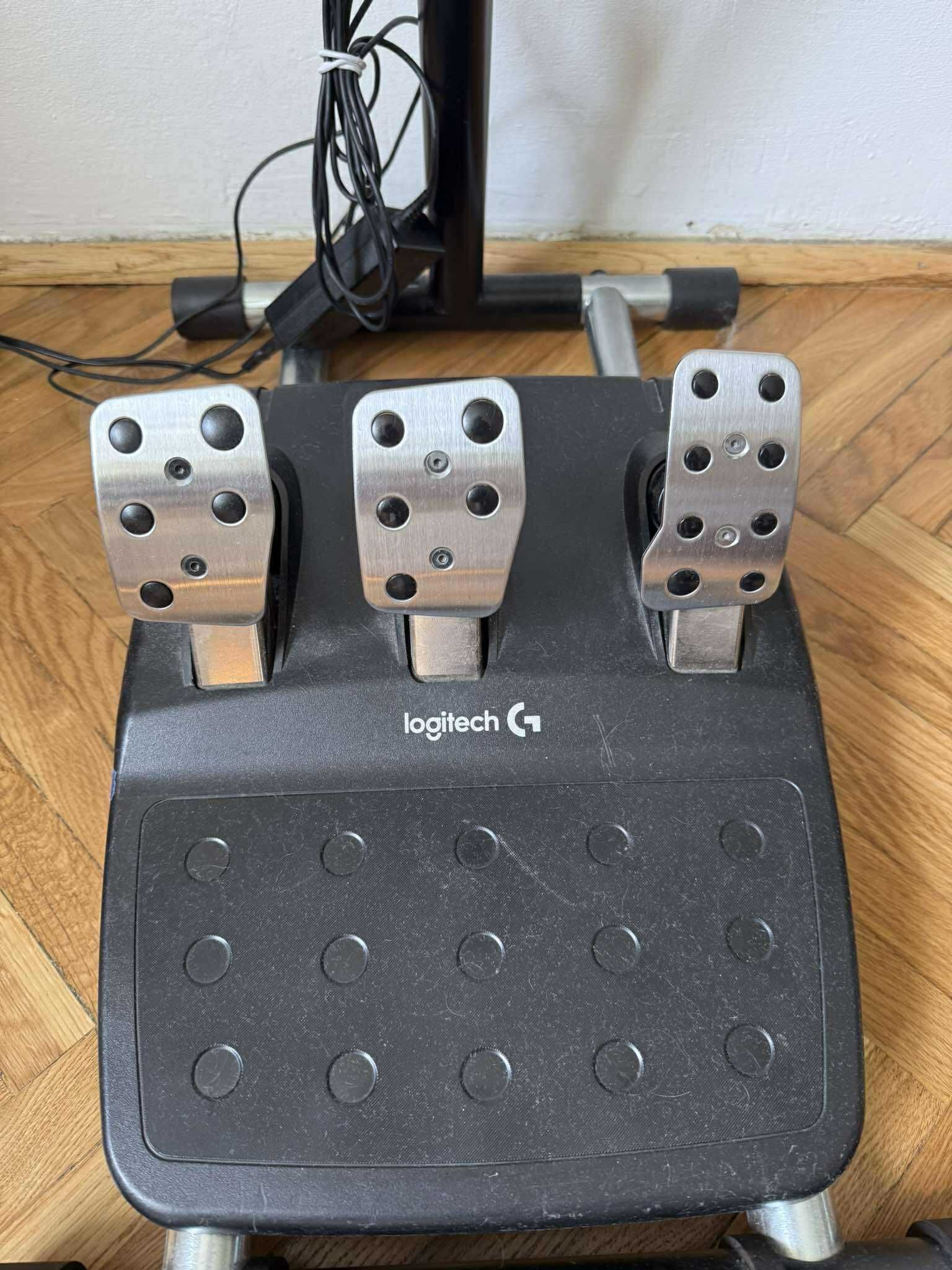 Kierownica Logitech G29 wraz z pedałami i ze stelażem