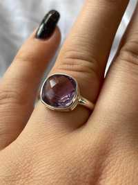 Серебряное кольцо 925 пробы с пурпурным аметистом. Размер 17.