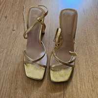 Sandálias Douradas Zara