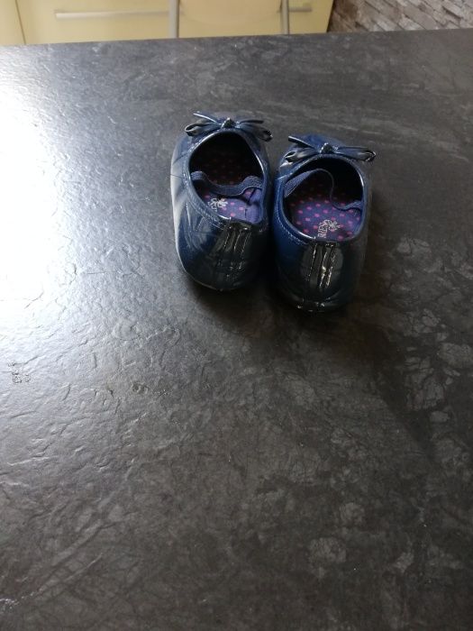 Balerinki baleriny granatowe lakierowe r. 27