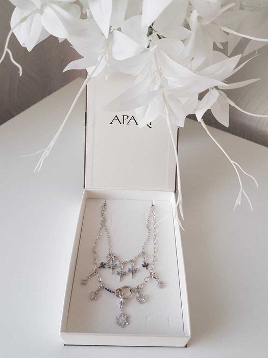 Srebrny naszyjnik firmy Apart z 10 zawieszkami charms. Nowe