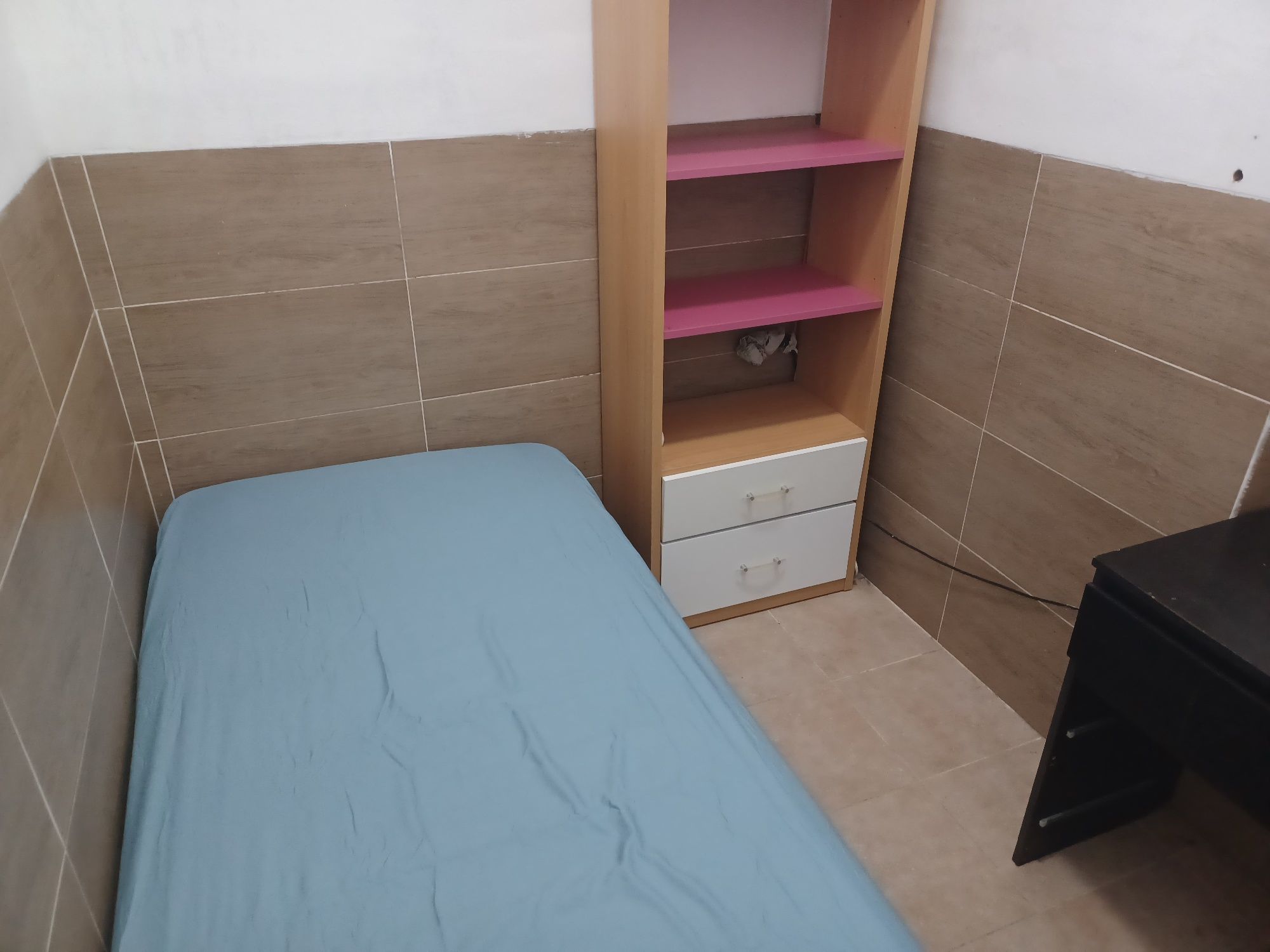 Quarto no centro de Faro* individual para Homem*