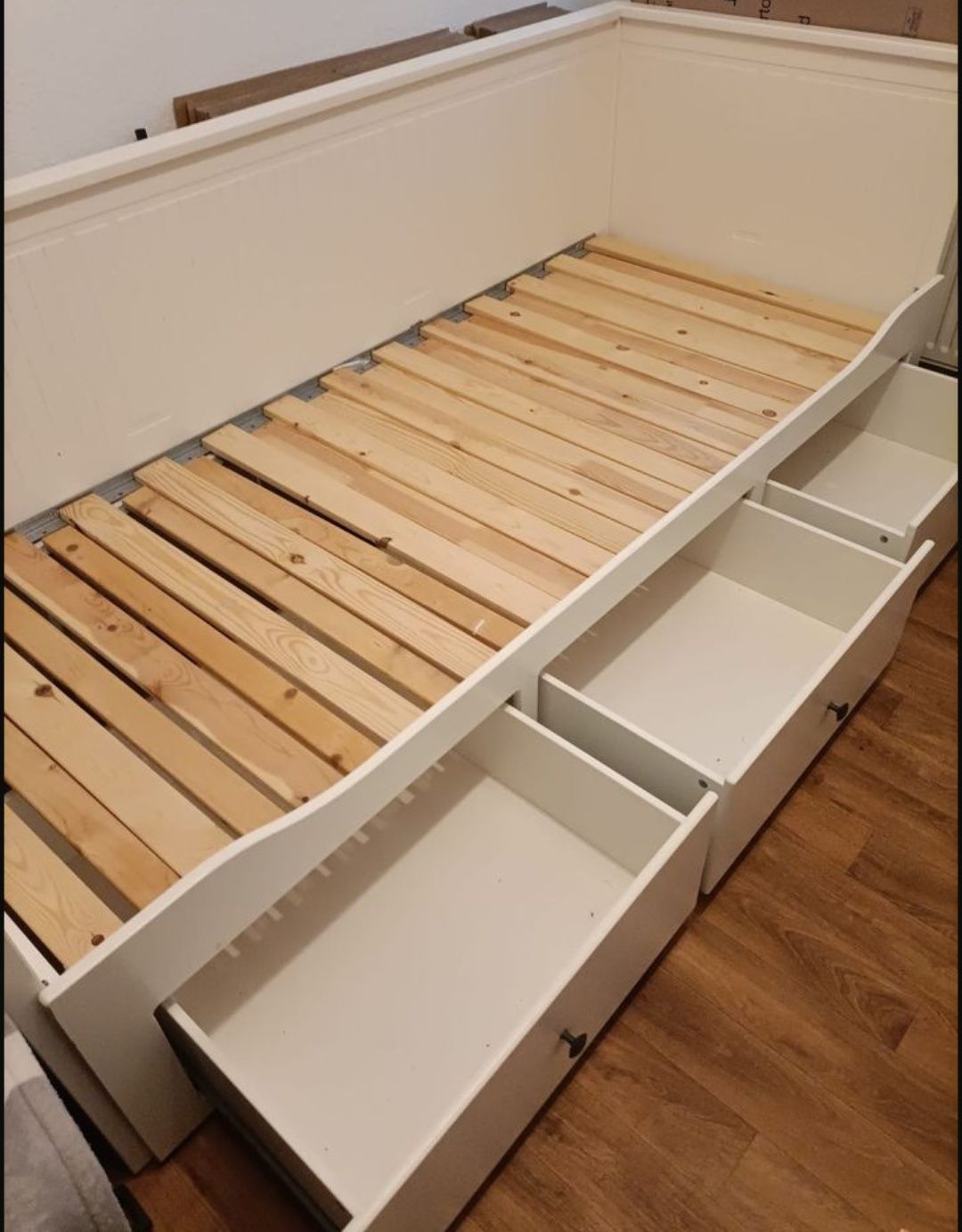 Łóżko leżanka Ikea Hemnes rozsuwane plus pojemnik na pościel i materac