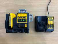 Laser samopoziomujacy DeWalt DCE089G + aku + ładowarka