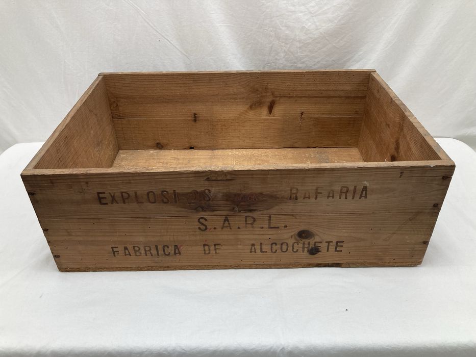 Caixa Antiga de Madeira "Explosivos da Trafaria"