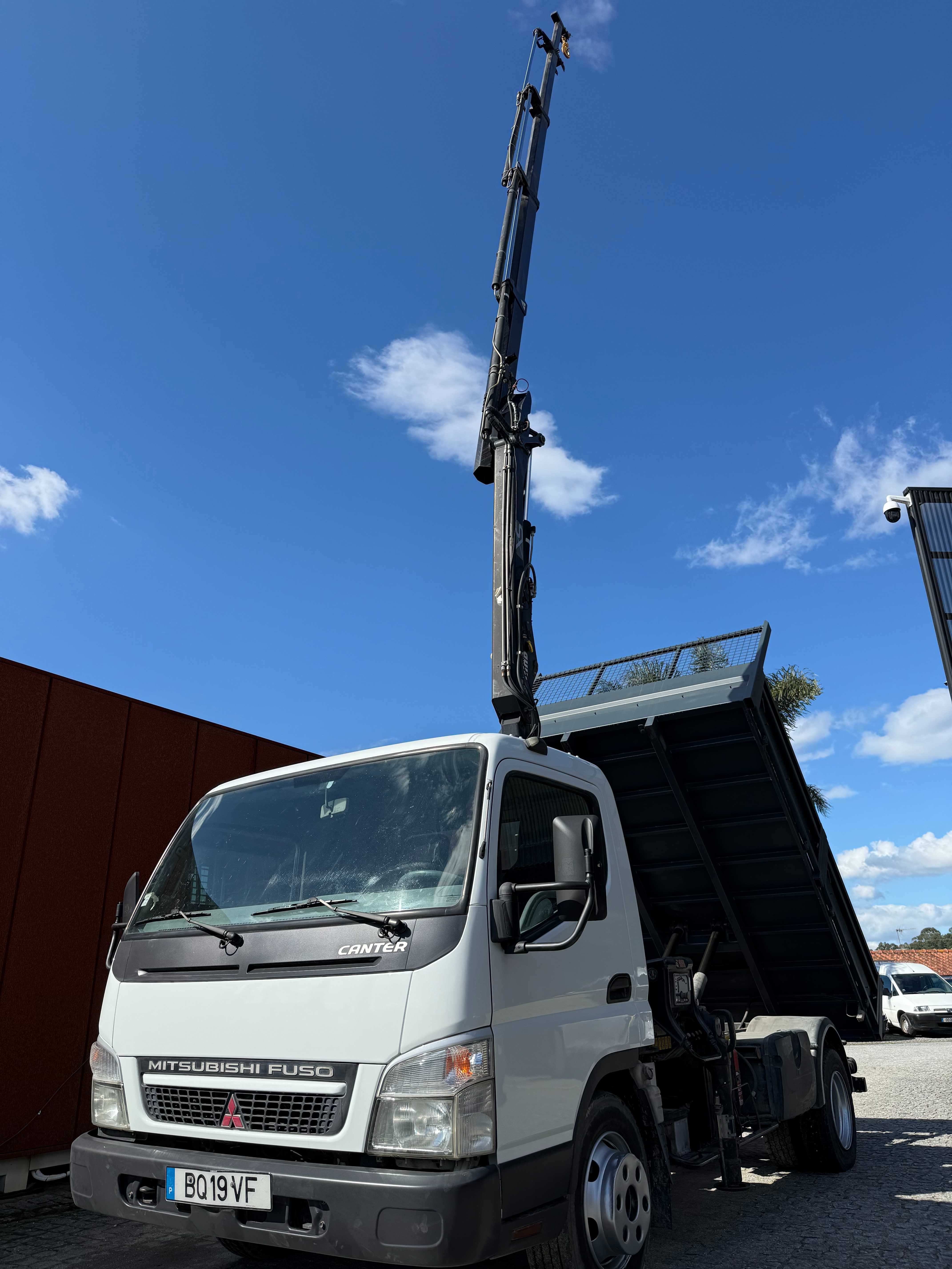Mitsubishi Canter 7C14 grua e báscula