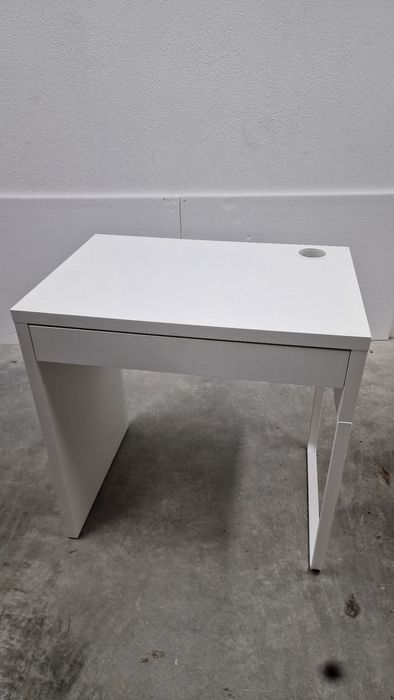 Secretária criança