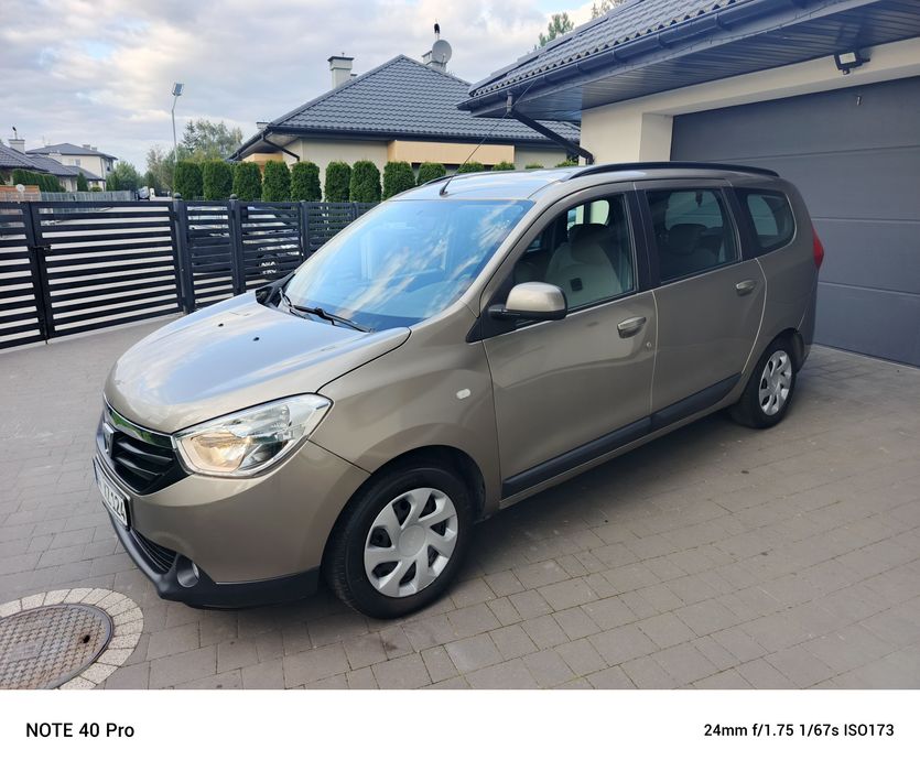 Dacia lodgy prosty silnik 1.6 benzyna niski przebieg 102 000 km