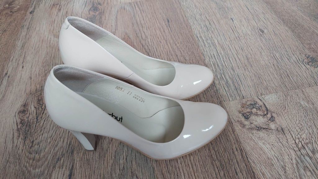 Buty na obcasie skórzane Darbut