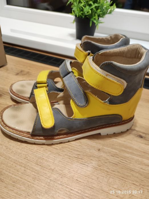 Ортопедичні сандалі для хлопчика 36-го розміру