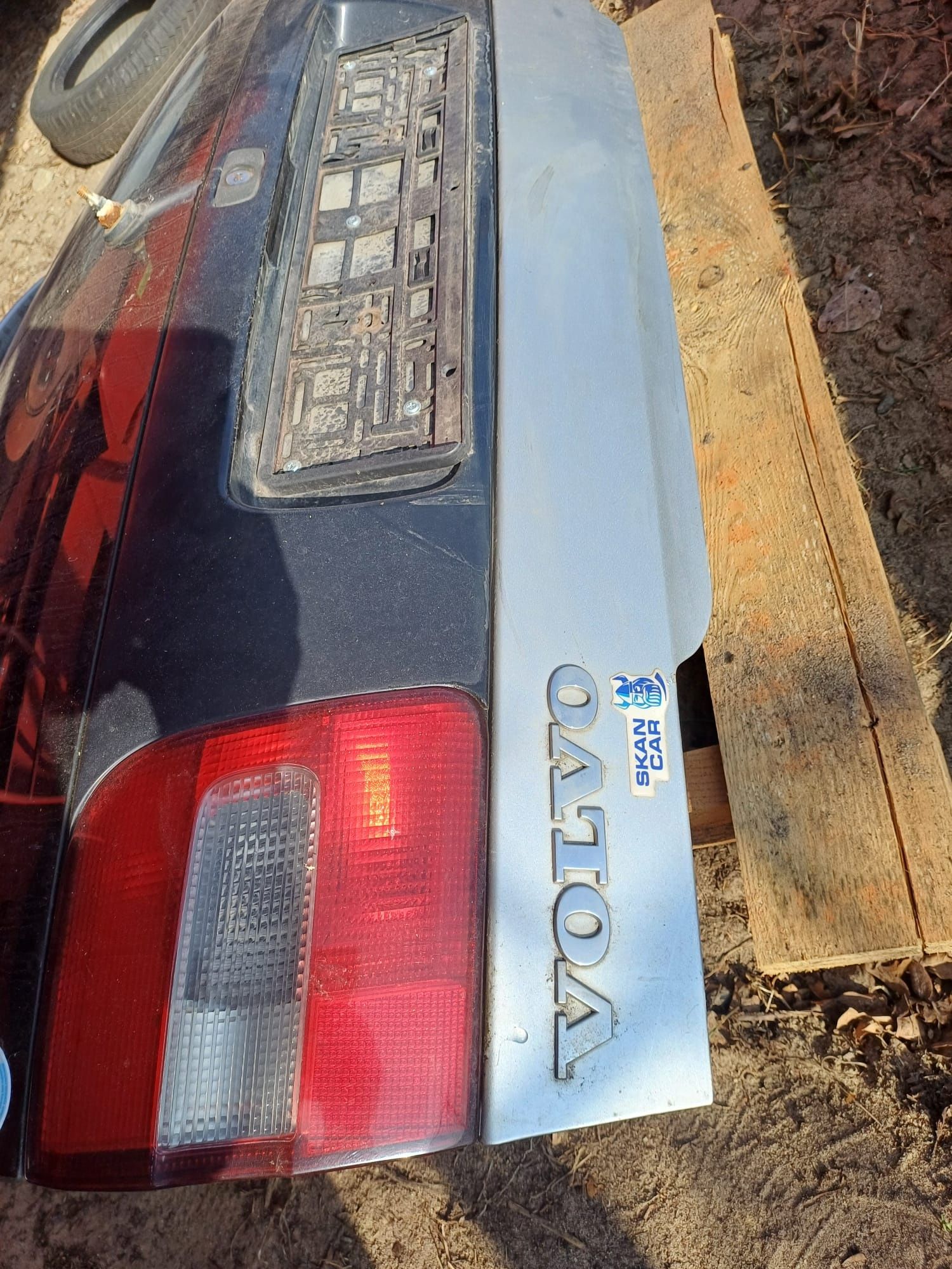 KLAPA BAGAZNIKA VOLVO V40 kod lakieru  329-52