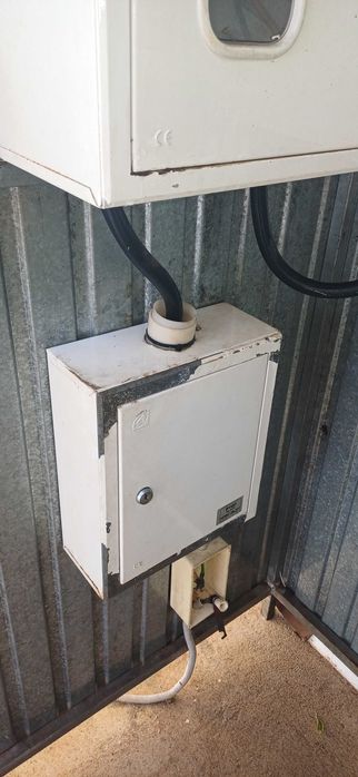 Cabine de obra c/ disjuntores e tomadas trifásicas