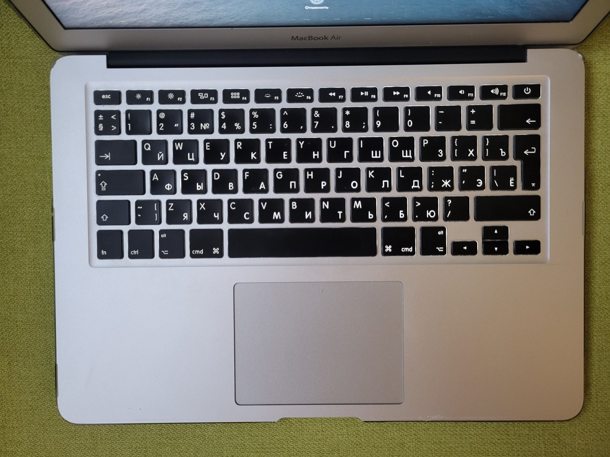 Apple MacBook Air 13’ 2017 , 8 Гб DDR3, 121 Gb память. У гарному стані