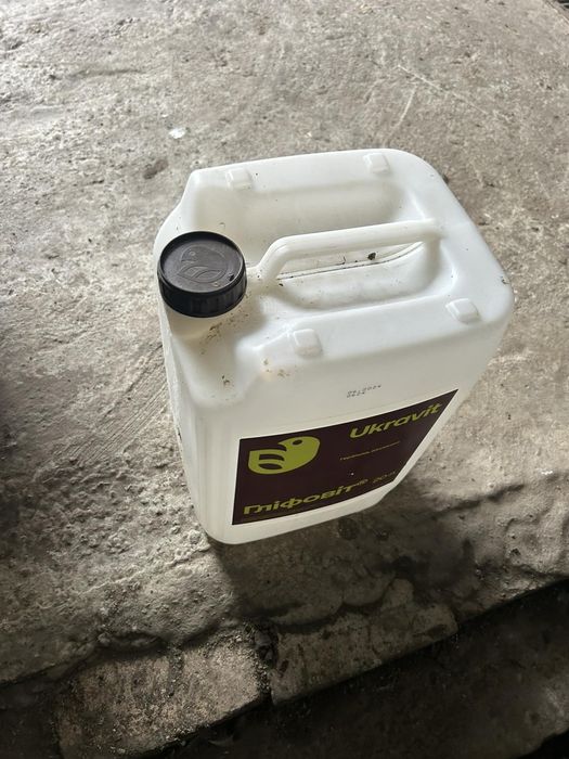 Продаються каністри пластикові 20л.