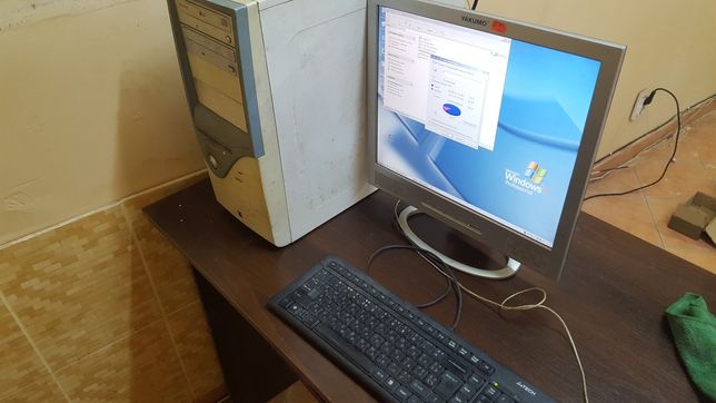 Комп'ютер з монітором