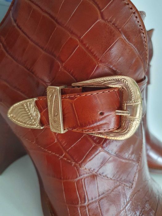 Botim MLV, tamanho 39, cor preto, nunca usados.