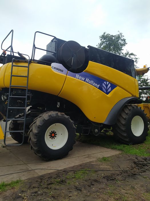 Продам комбайн NEW HOLLAND CR9060 20007р.в гарному робочому стані