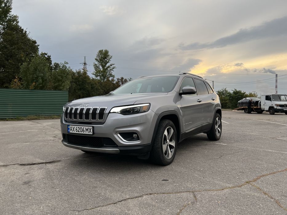 Jeep Cherokee Limited 3.2 газ бензин , полный привод
