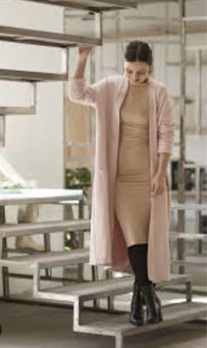 Risk made in Warsaw - kobieta koc róż - kardigan - mega unikat