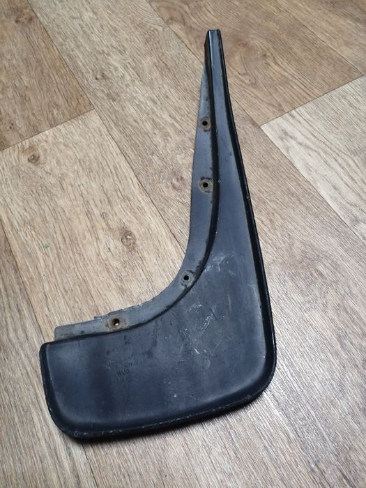 Обміняю лівий бризковик Audi 100, а6 С4 на правий