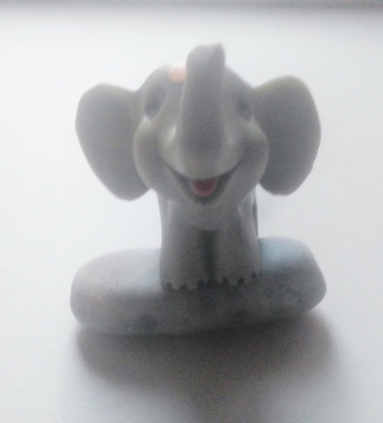 Elefante miniatura Babar em marfinite.
