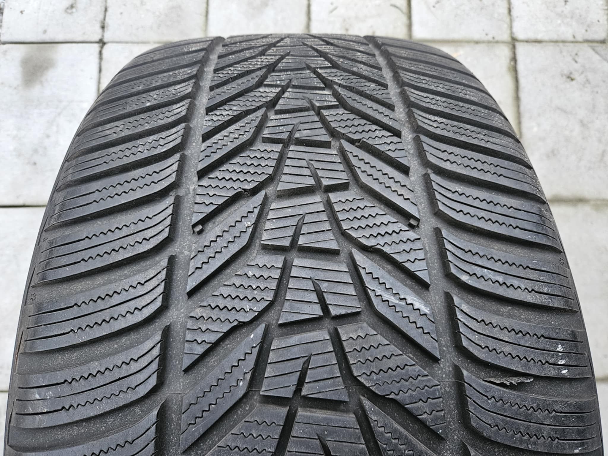 1x 295/30R22 103W Hankook Winter i*cpet evo3 X W330A / 8,5mm [63/22]