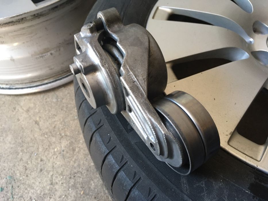 Натяжитель ремня INA,приводного ремня  mercedes W211 3.0cdi OM642