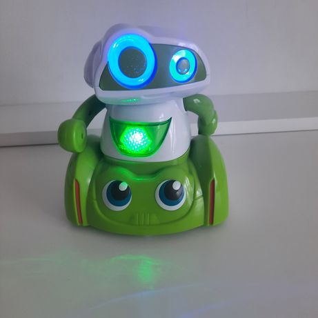 Robot jeździ świeci
