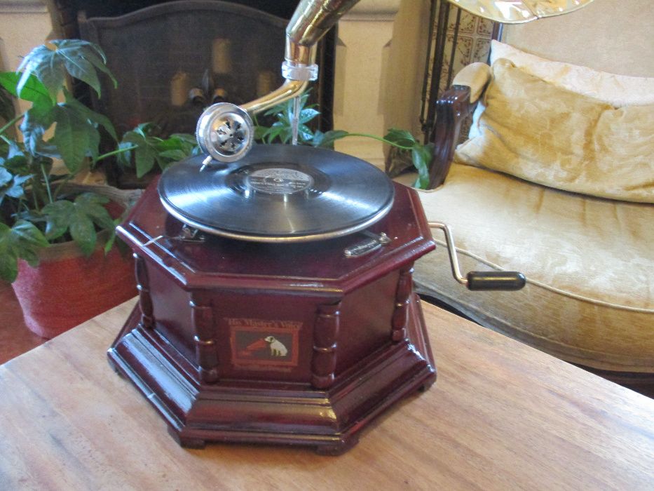 Grafonola HMV His Master Voice Gramofone