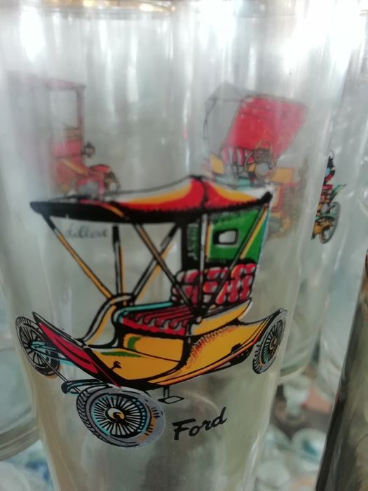 4 Copos antigos com calhanbeque