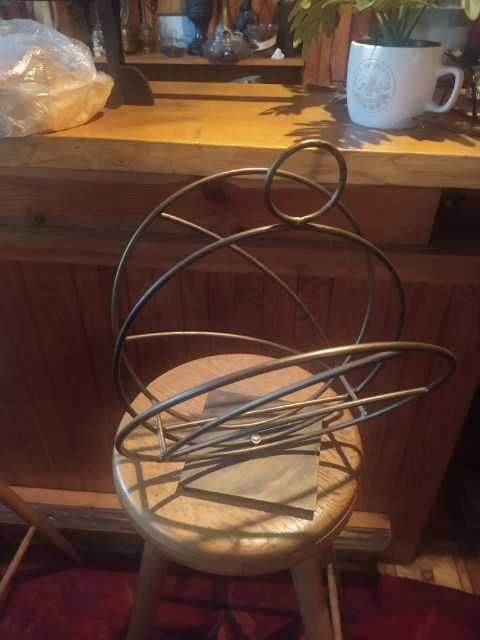 sprzedam ładny komplet świecznik i gazetnik