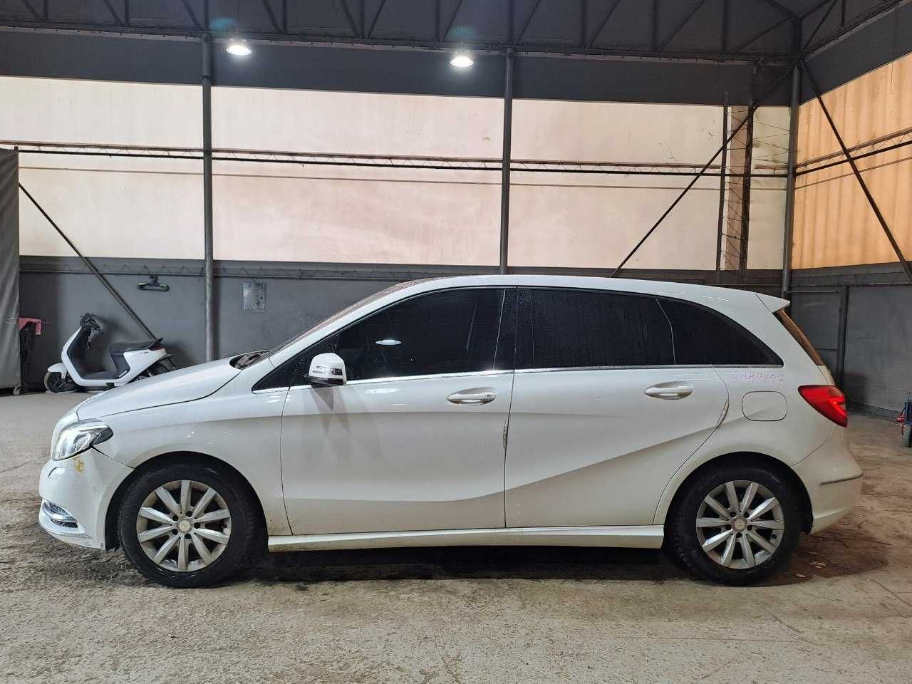 2013 MERCEDES-BENZ B200 CDI із Кореї