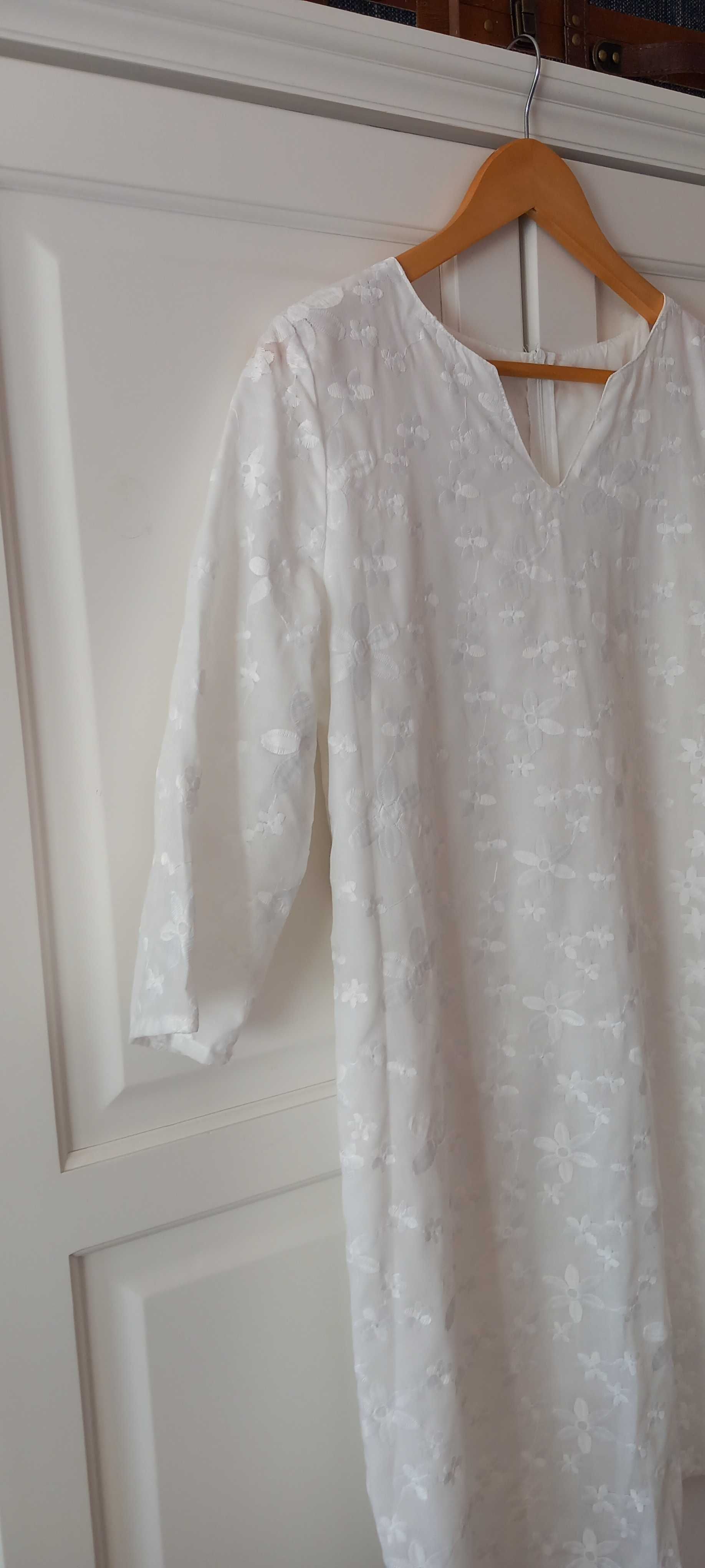 Vestido branco com bordados M por estrear