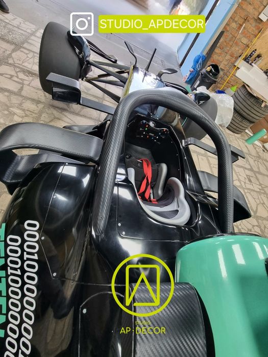 Артоб’єкт “Болід Формули 1” у реальному розмірі | STUDIO AP·DECOR