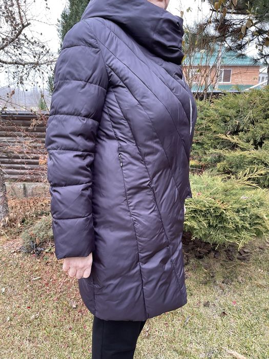 Пуховое пальто фіалетового кольору