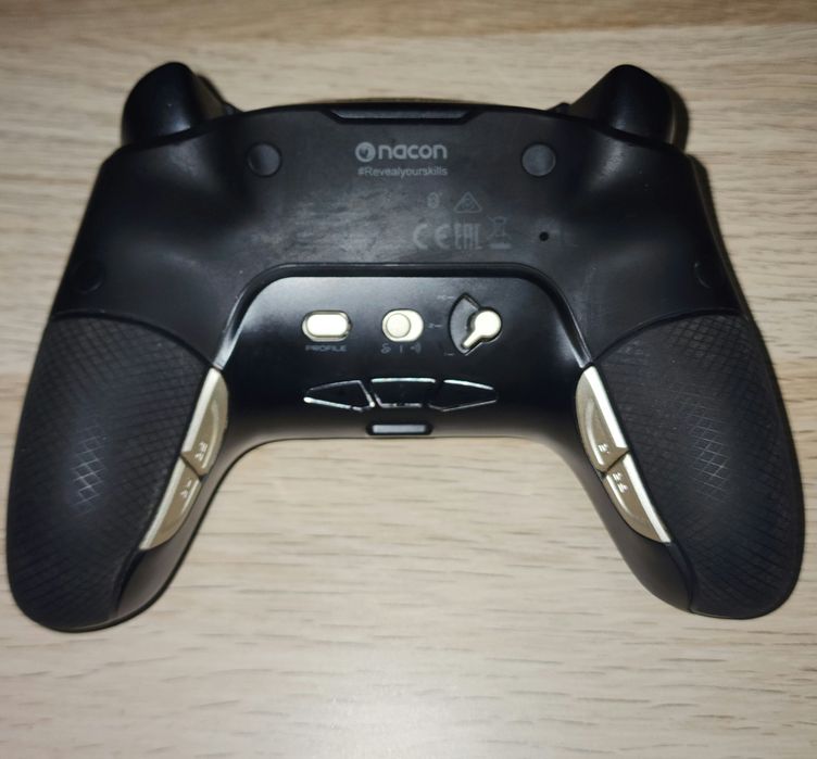 Nacon Revolution Pro PS4