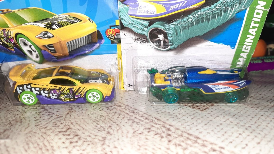 Продам новые машинки HotWheels