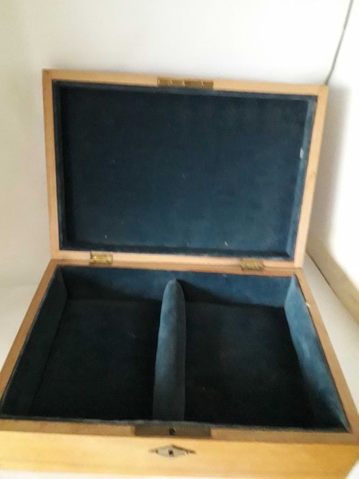 Stara drewniana szkatułka.