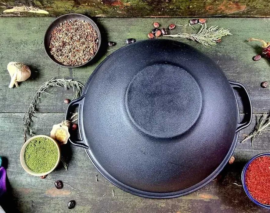 Казан чавунний узбецький об`ємом 12 л WOK із кришкою-сковородою гриль