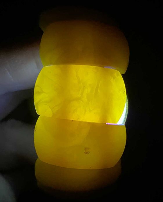 Старый бакелит. Под янтарь.