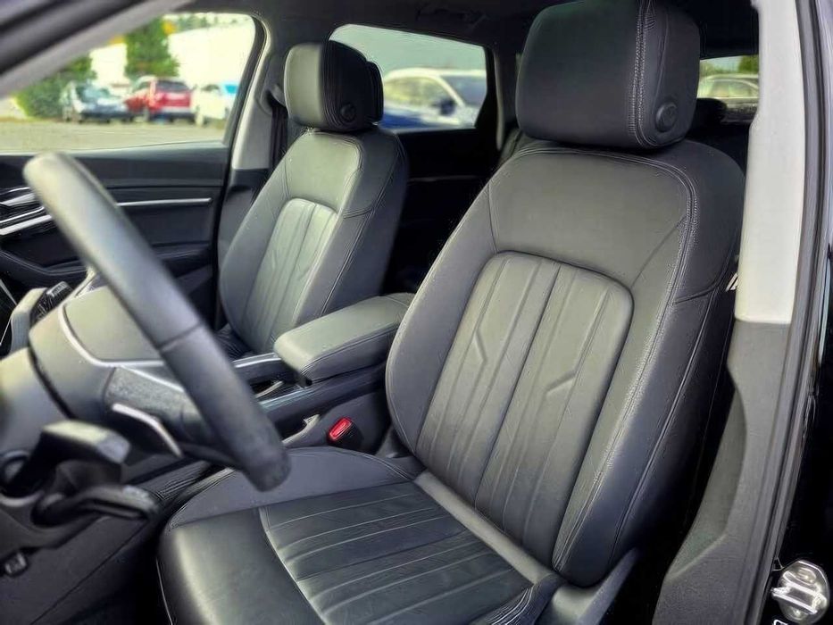 Audi e-tron      2022